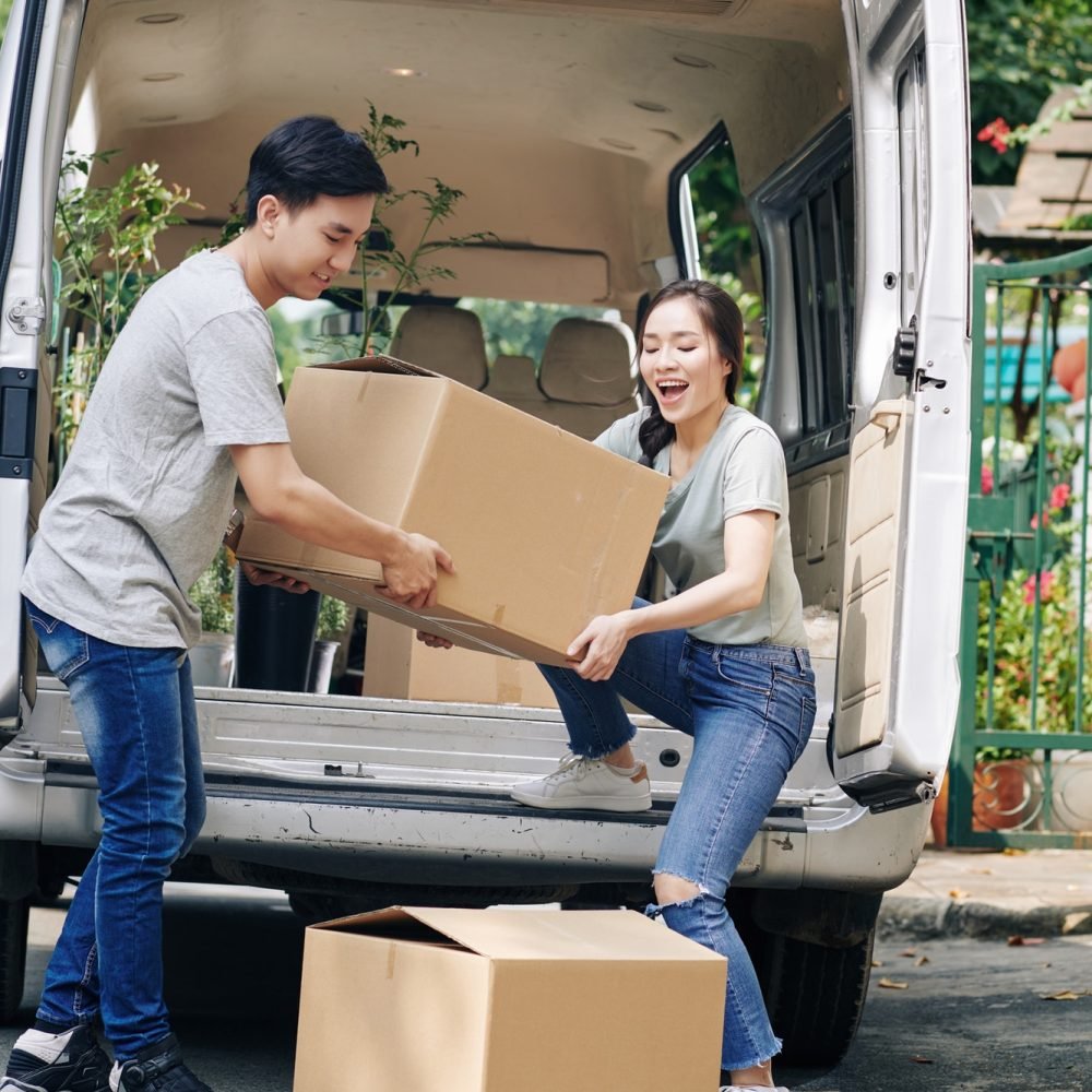 couple-unloading-truck.jpg